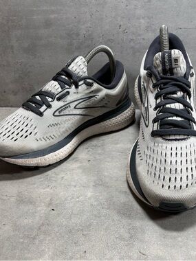 Brooks Glycerin 19 Women’s Size 7.5 D Light Gray Running Shoes 1203431B085